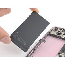 Заміна акумулятора (батареї) iPhone 15